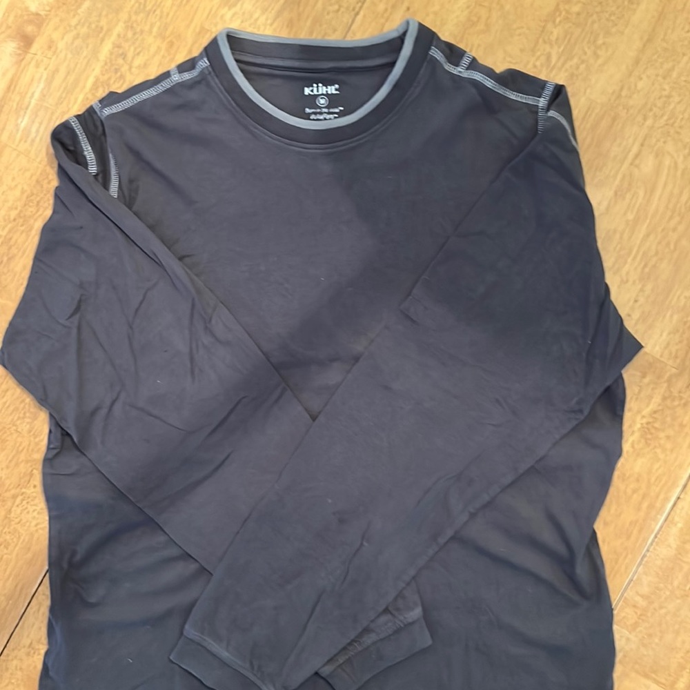 Men’s size Medium KUHL shirt.